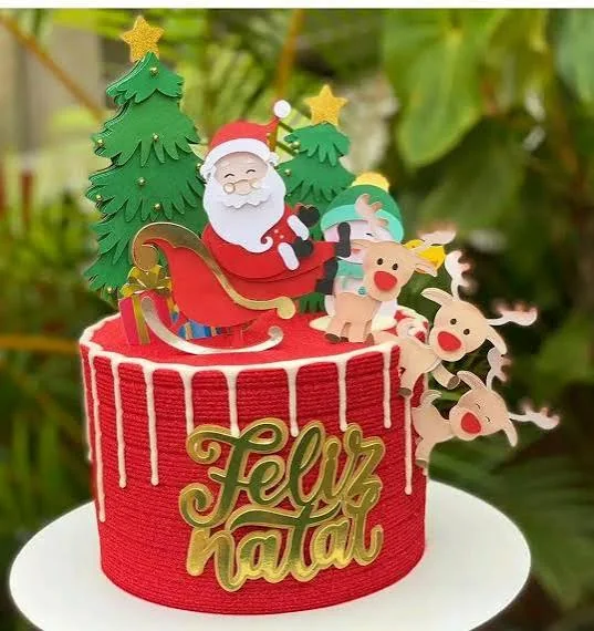 Bolo vermelho com decoração natalina, inspiração ilustrativa